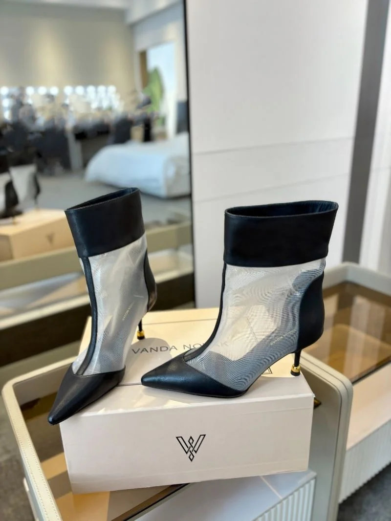 MoistureWicking Vanda Novak Boots 8837