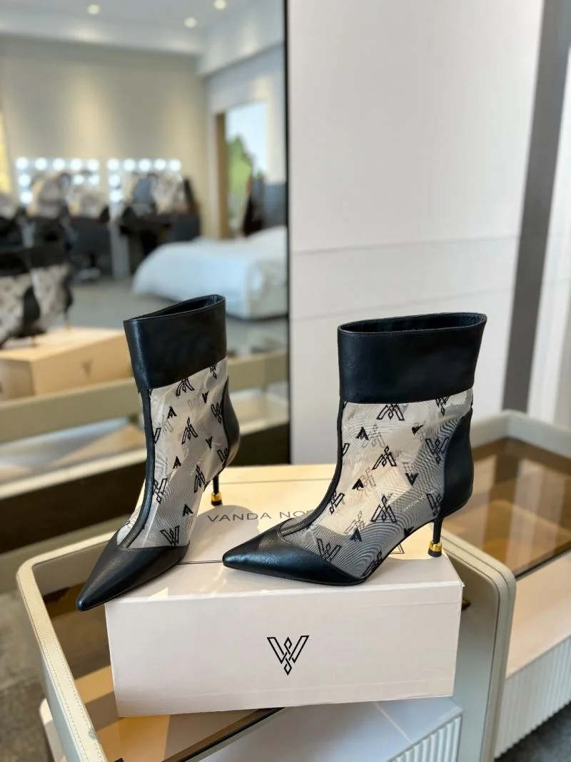SportInspired Vanda Novak Boots 8711