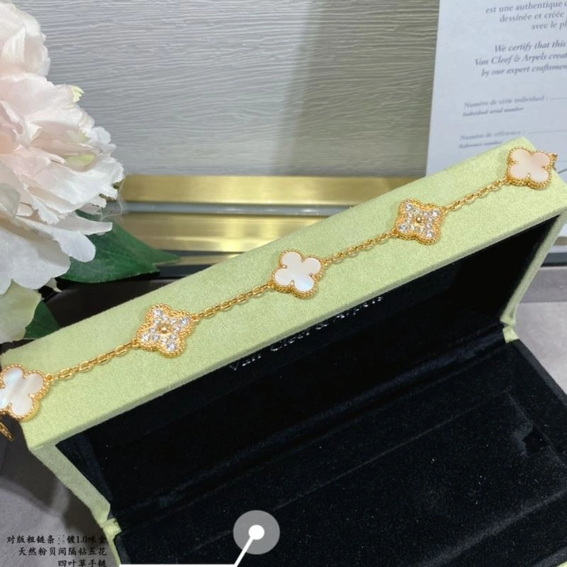 TechFriendly Vca Bracelets 255467