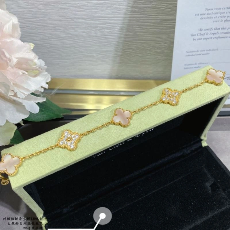 TechFriendly Vca Bracelets 255467