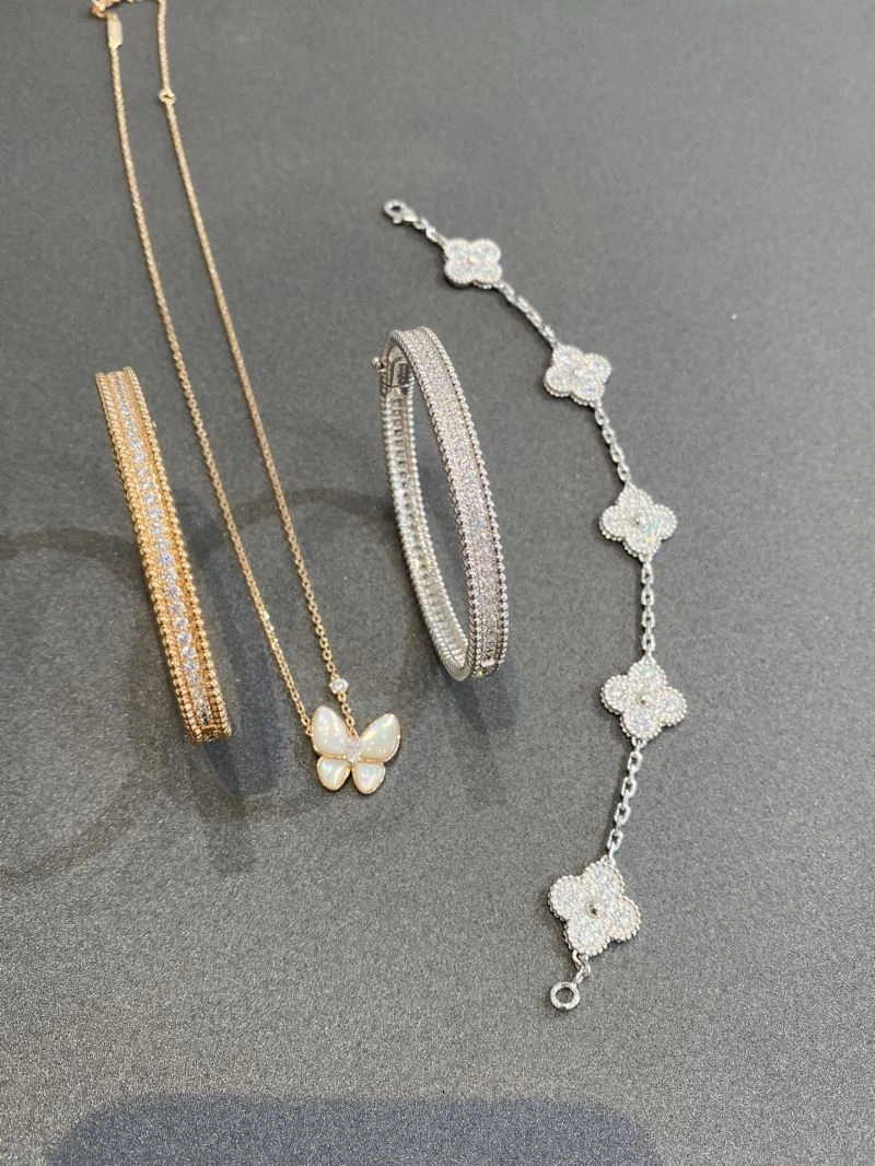 Packable Vca Bracelets 255444