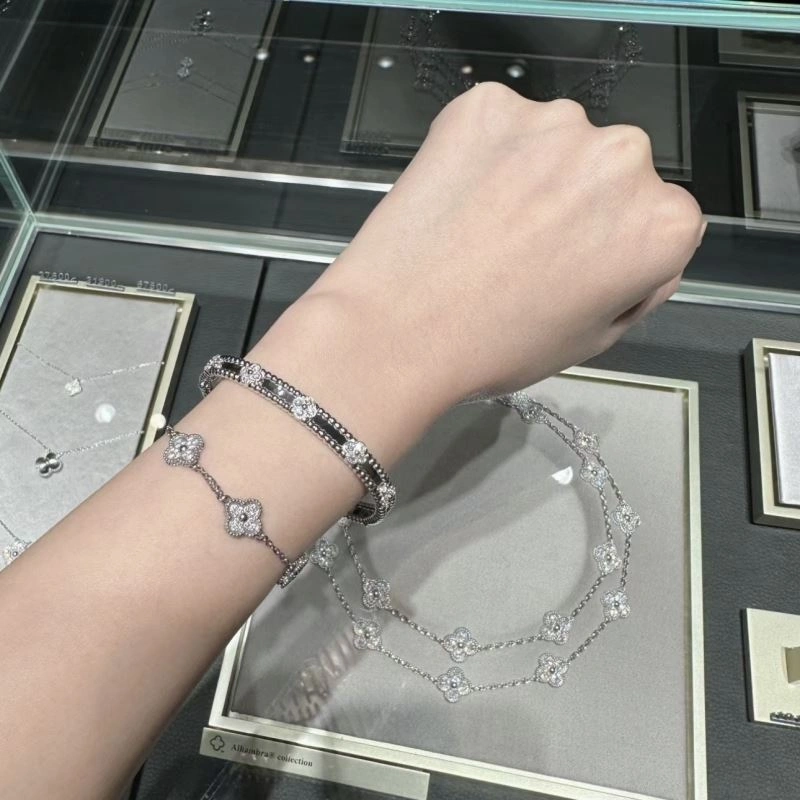 Vca Bracelets Functional 255450