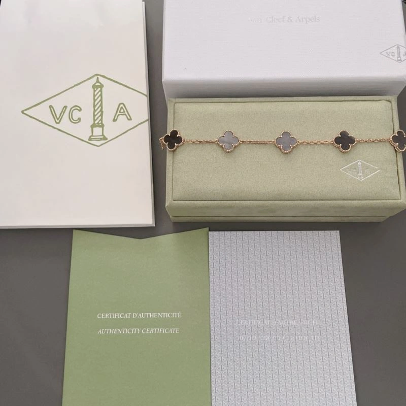 MoistureWicking Vca Bracelets 254012