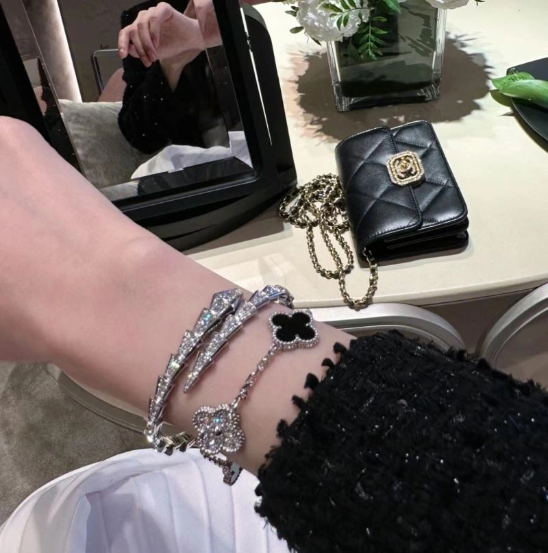 Upgraded Vca Bracelets 255421