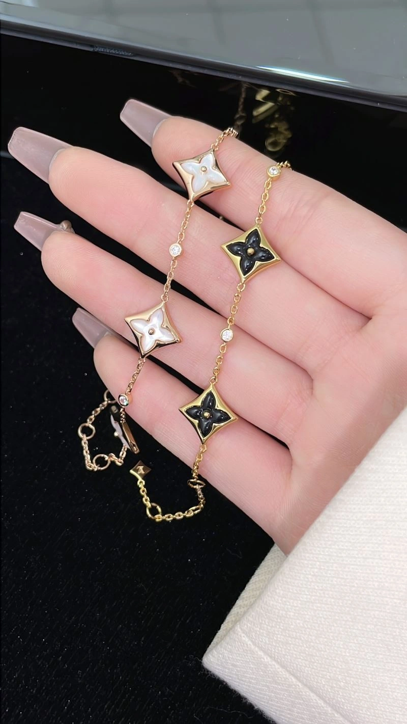 UrbanChic Vca Bracelets 255426
