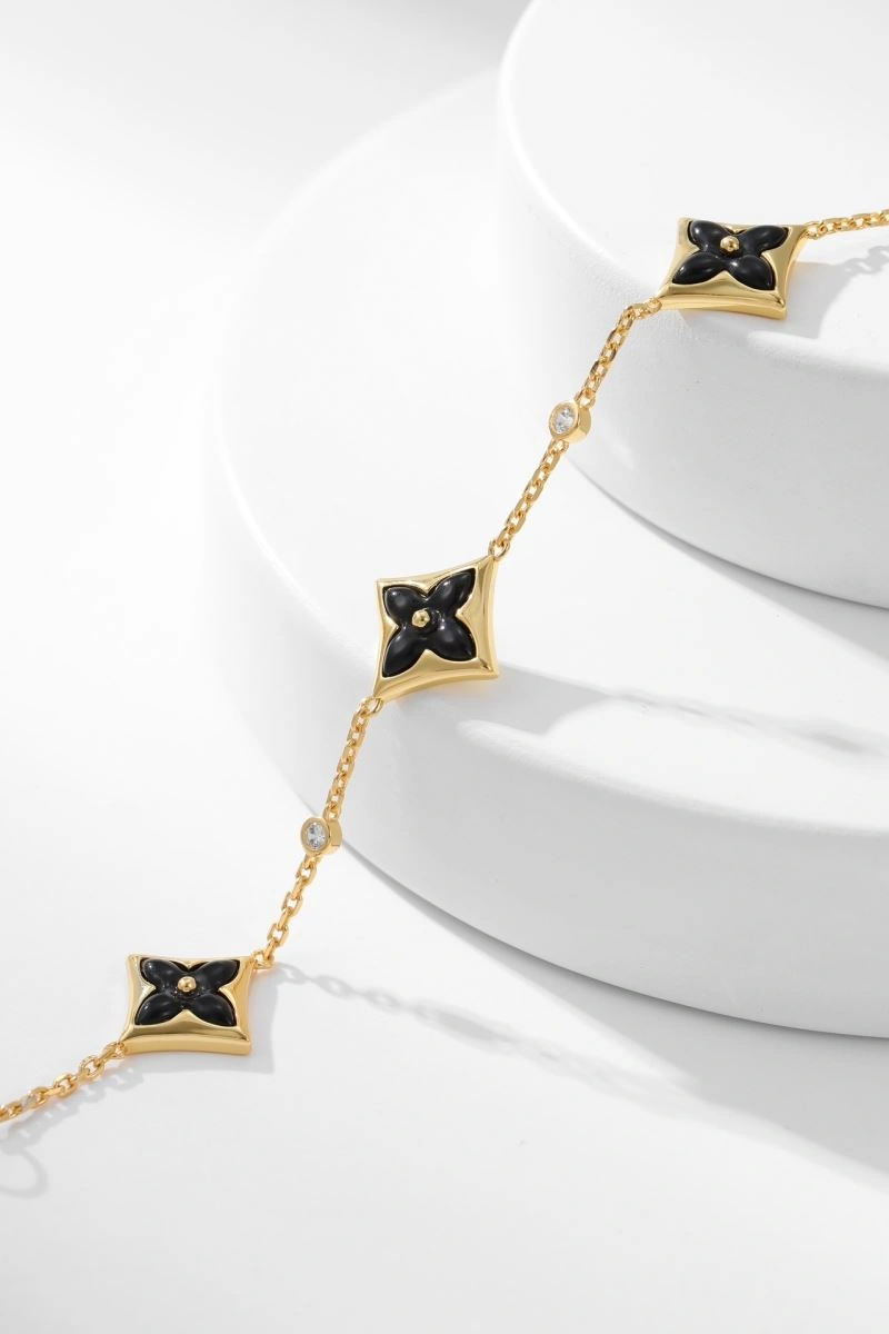 UrbanChic Vca Bracelets 255426
