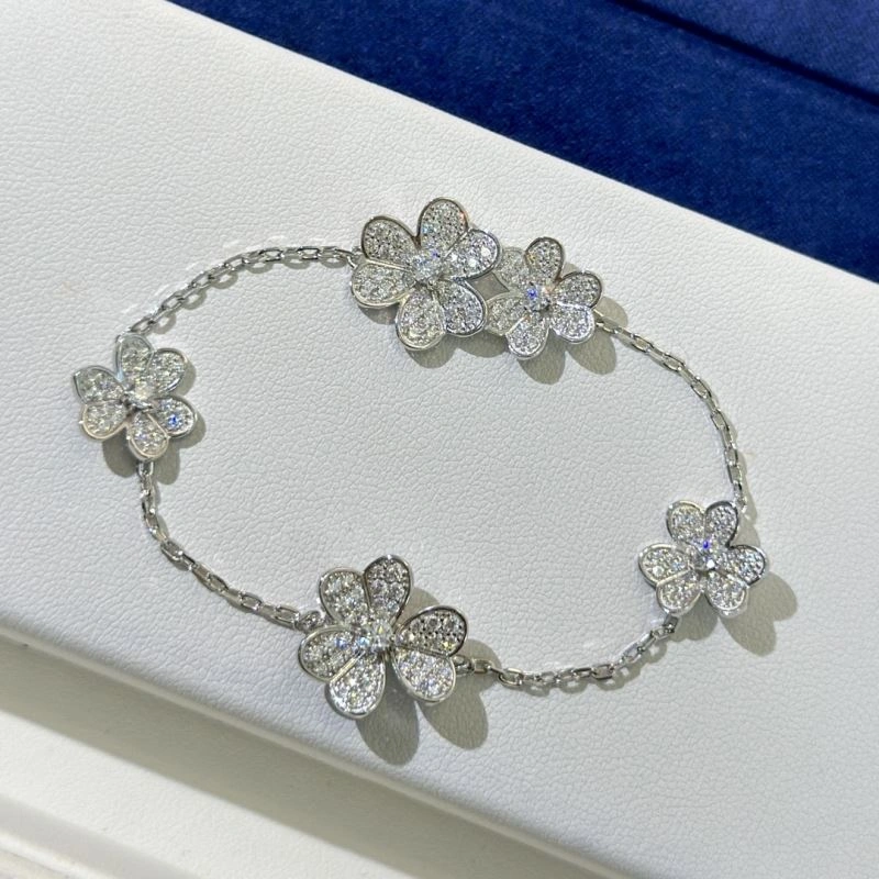 Lightweight Vca Bracelets 255404