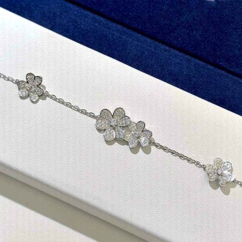 Lightweight Vca Bracelets 255404