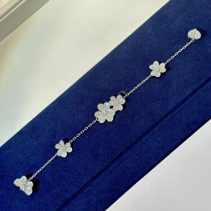 Lightweight Vca Bracelets 255404