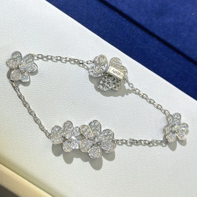 Lightweight Vca Bracelets 255404