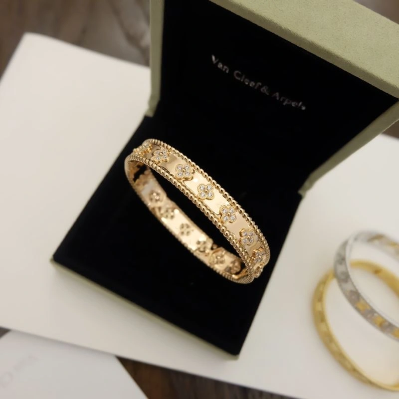 Attractive Vca Bracelets 255399