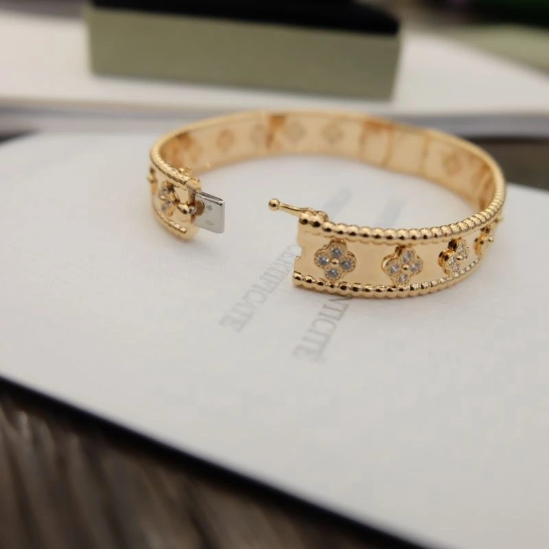 Attractive Vca Bracelets 255399