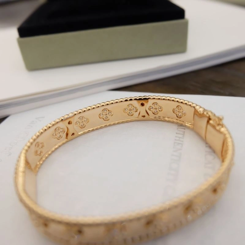 Attractive Vca Bracelets 255399