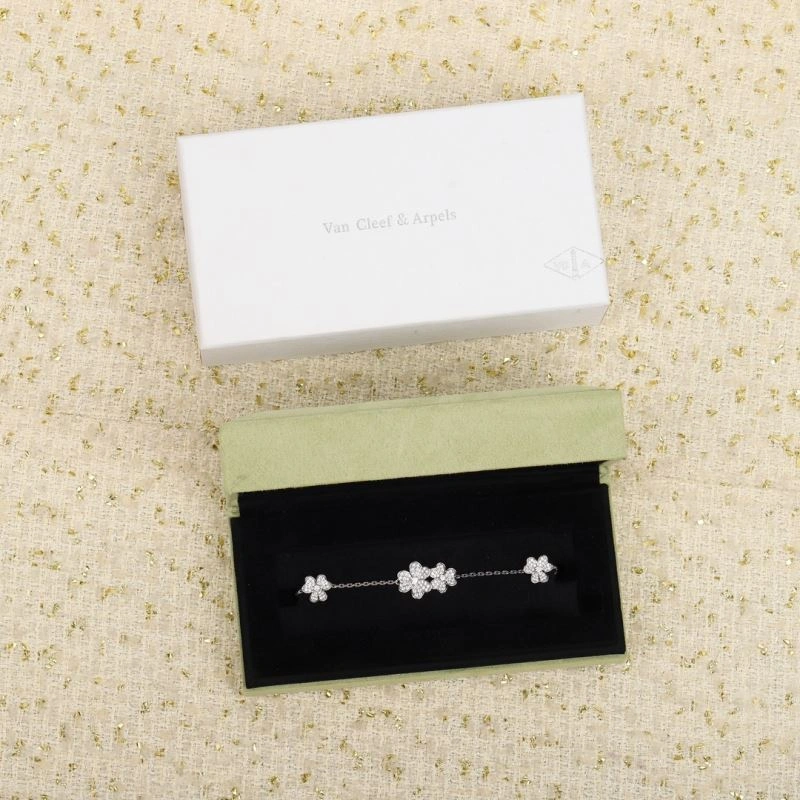 Supportive Vca Bracelets 255530