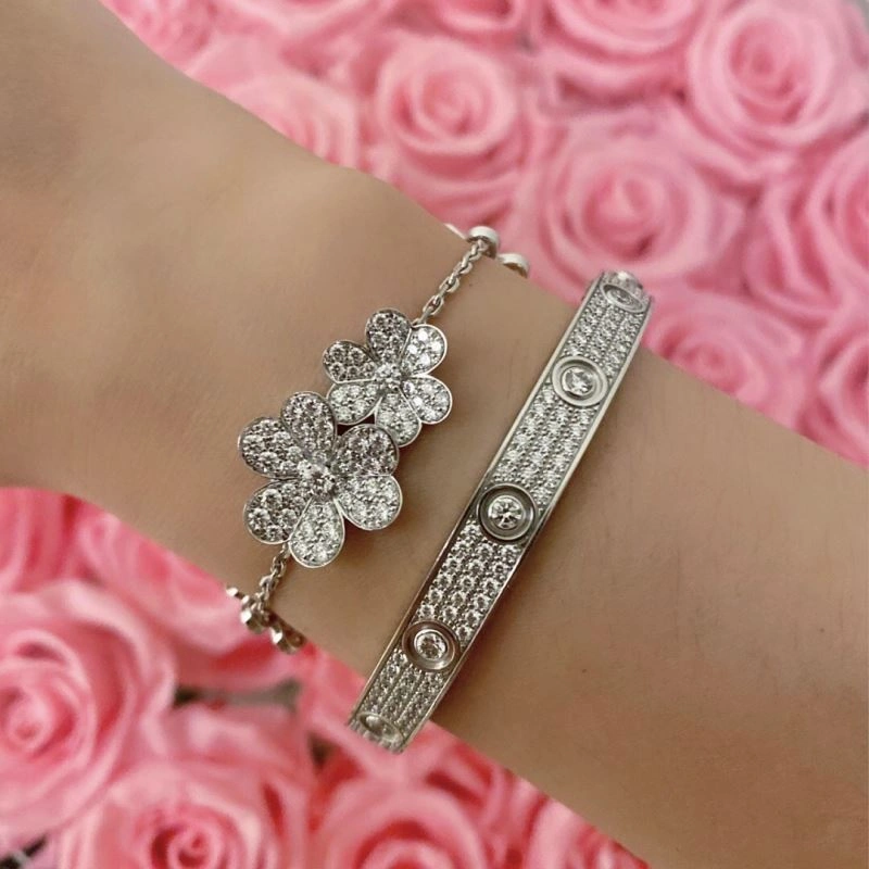 Supportive Vca Bracelets 255530