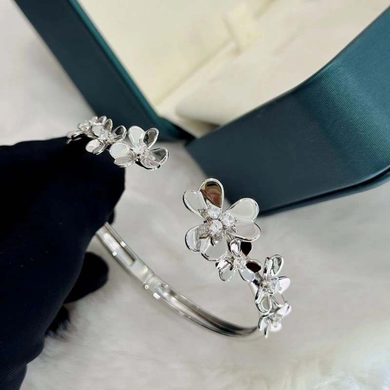 Comfortable Vca Bracelets 255517