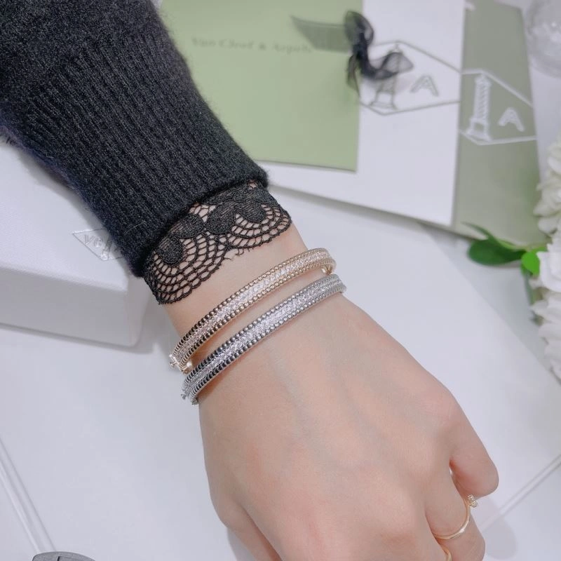 Supportive Vca Bracelets 255493