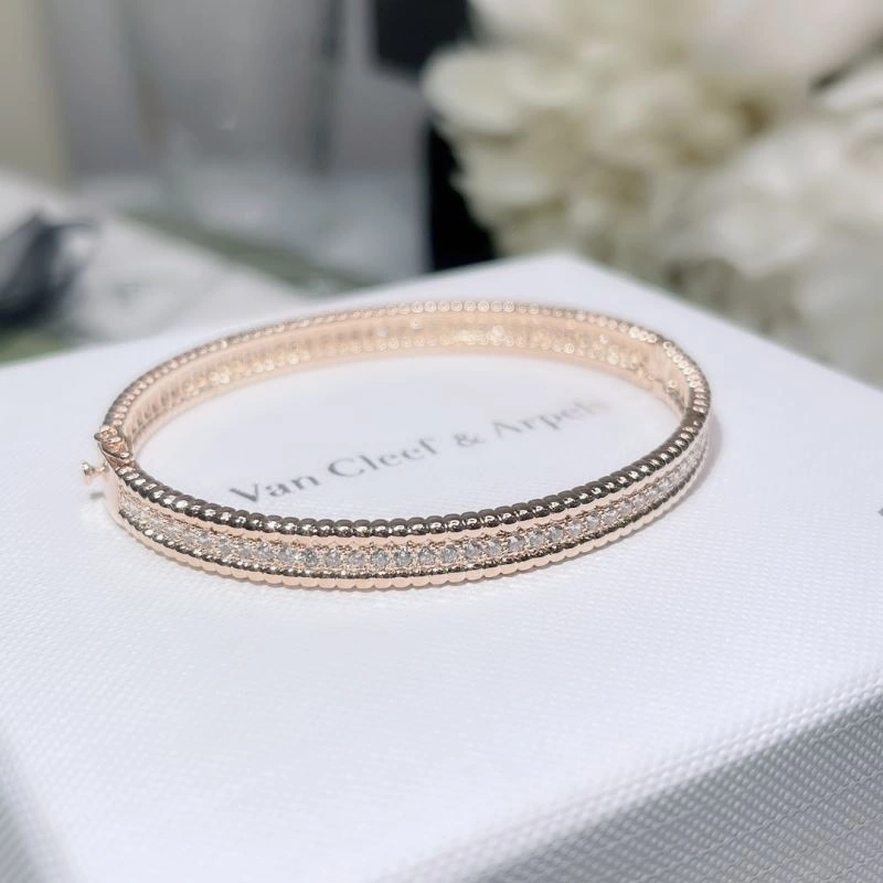 Supportive Vca Bracelets 255493