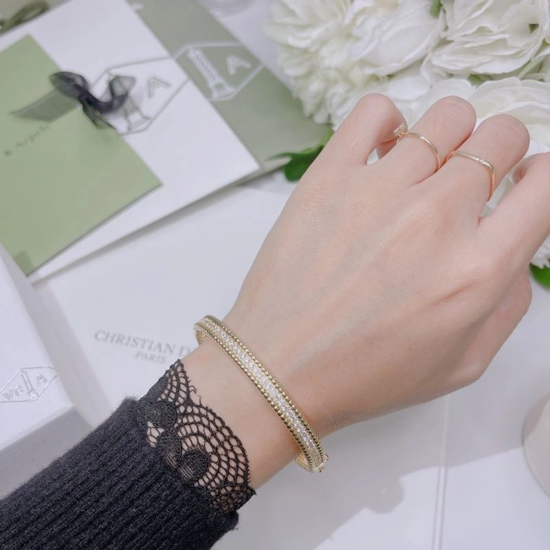 Supportive Vca Bracelets 255493
