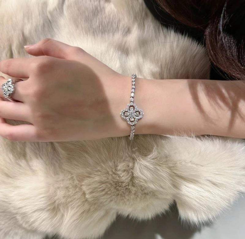 Minimalist Vca Bracelets 255500