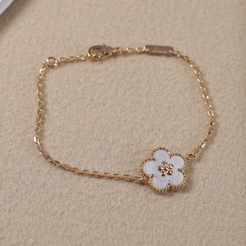 Vca Bracelets Attractive 255378