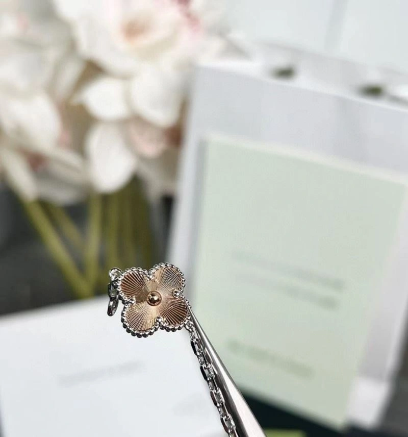Trendy Vca Bracelets 255333