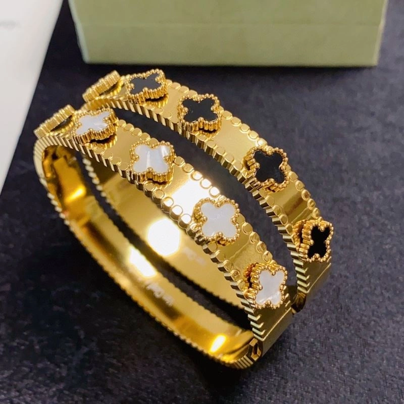 Seasonal Vca Bracelets 255345