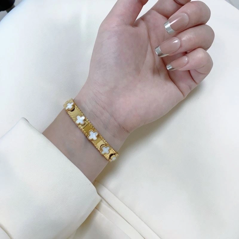 Seasonal Vca Bracelets 255345