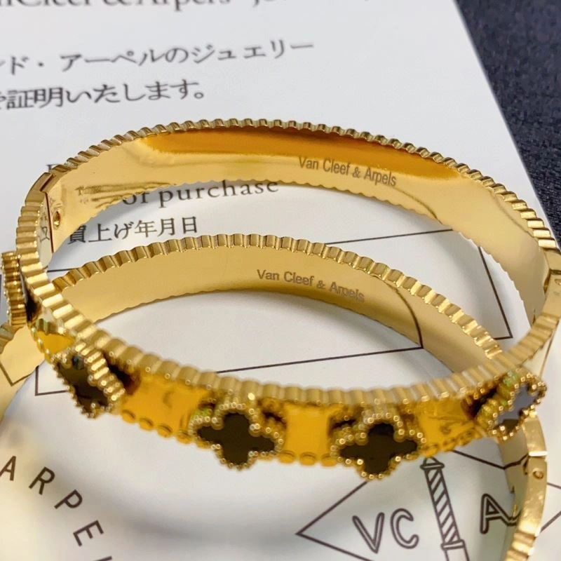 Seasonal Vca Bracelets 255345
