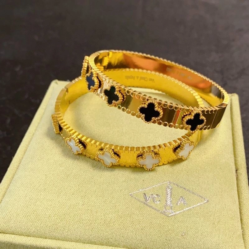 Seasonal Vca Bracelets 255345