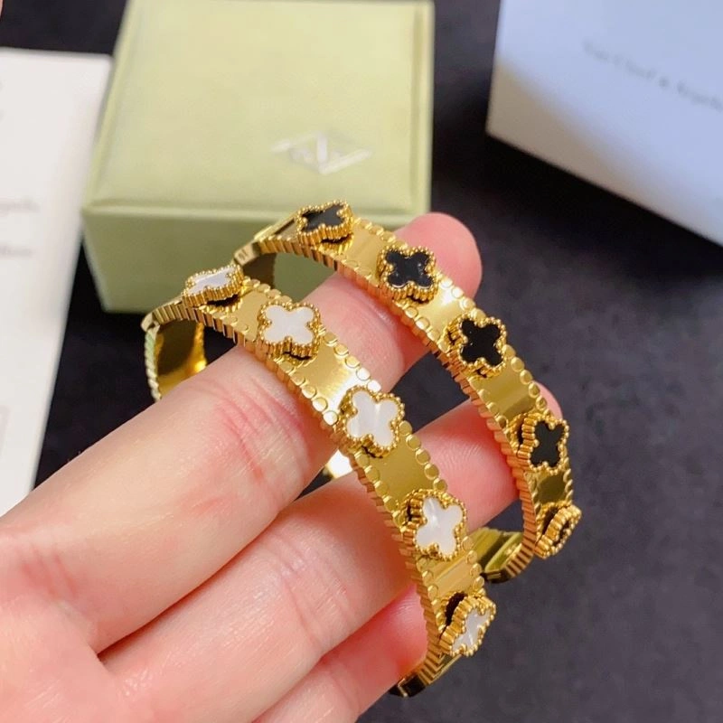 Seasonal Vca Bracelets 255345