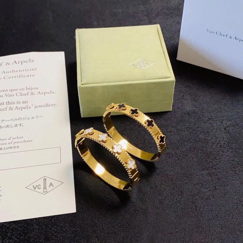 Seasonal Vca Bracelets 255345