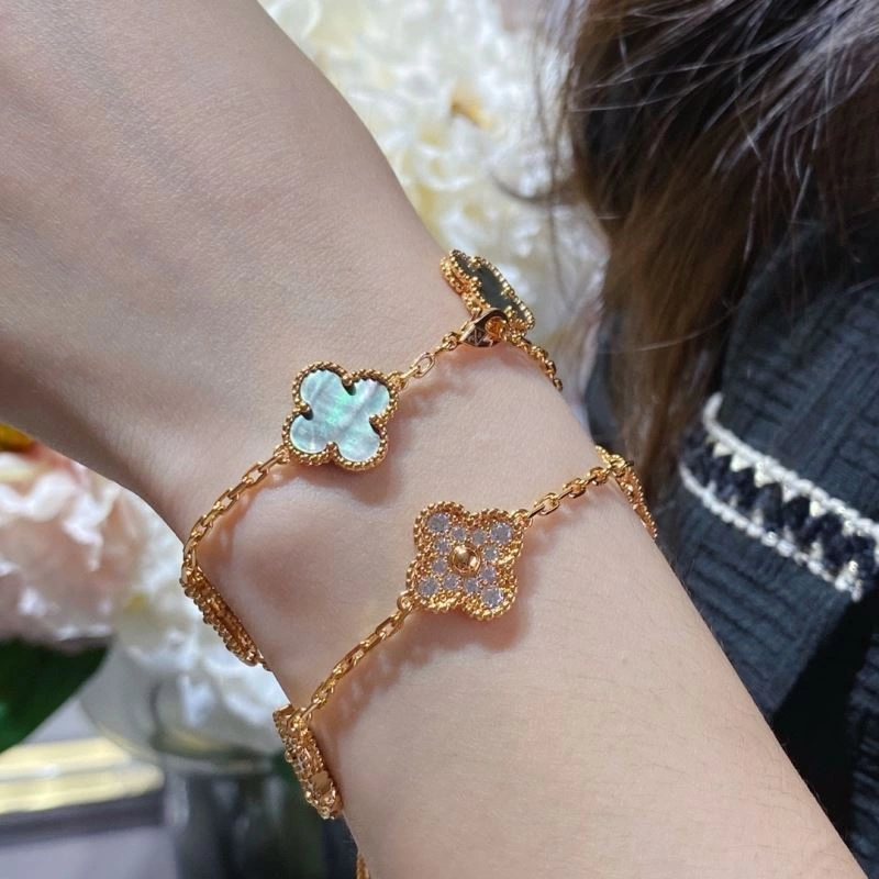 Tailored Vca Bracelets 255334