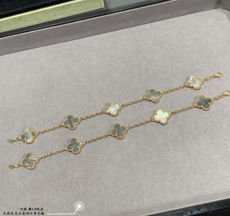 Tailored Vca Bracelets 255334