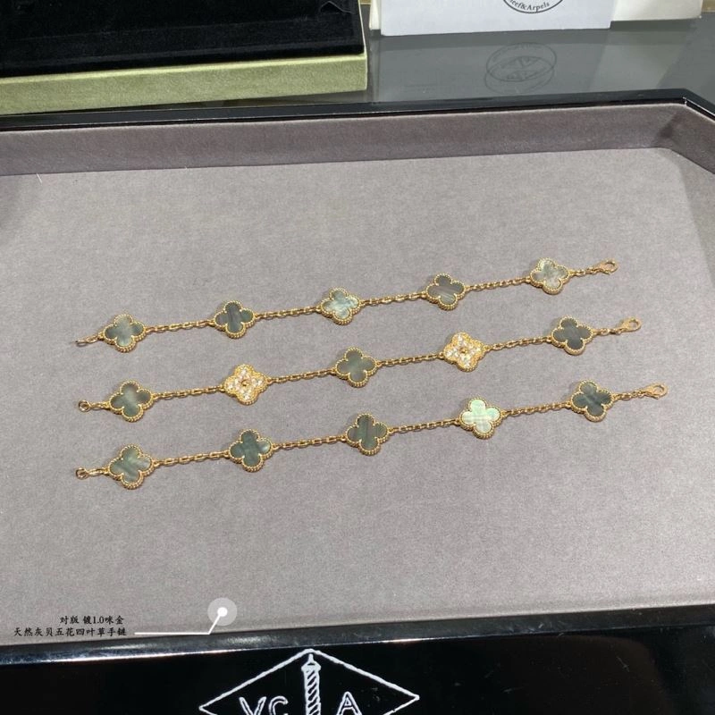 Tailored Vca Bracelets 255334