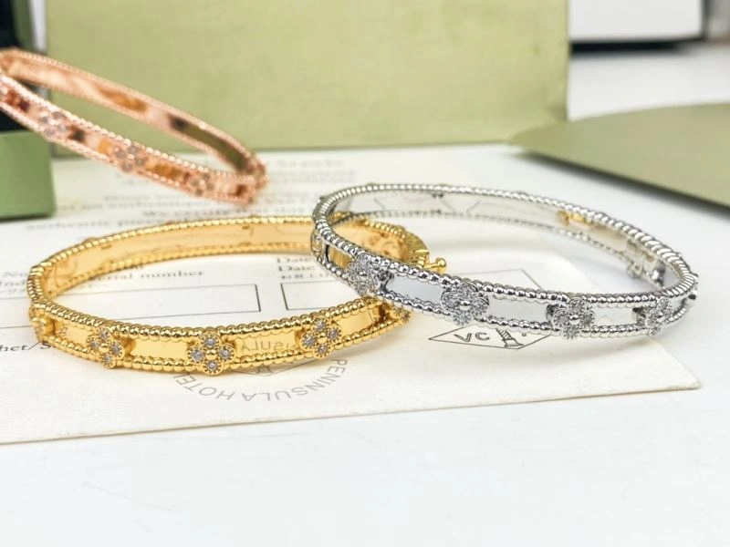 Efficient Vca Bracelets 255312