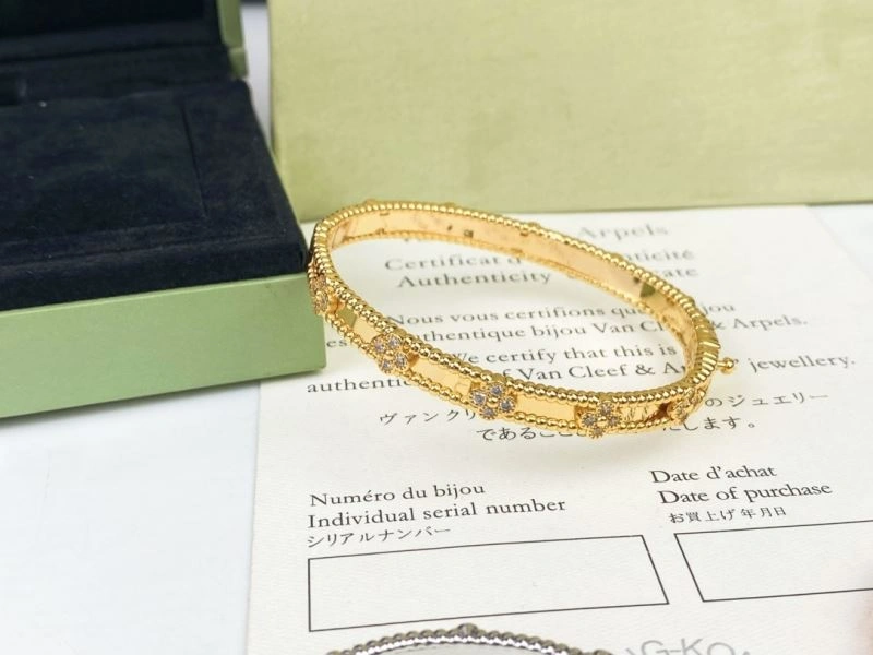Efficient Vca Bracelets 255312