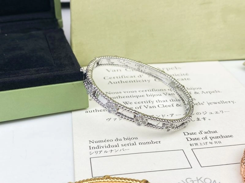 Efficient Vca Bracelets 255312