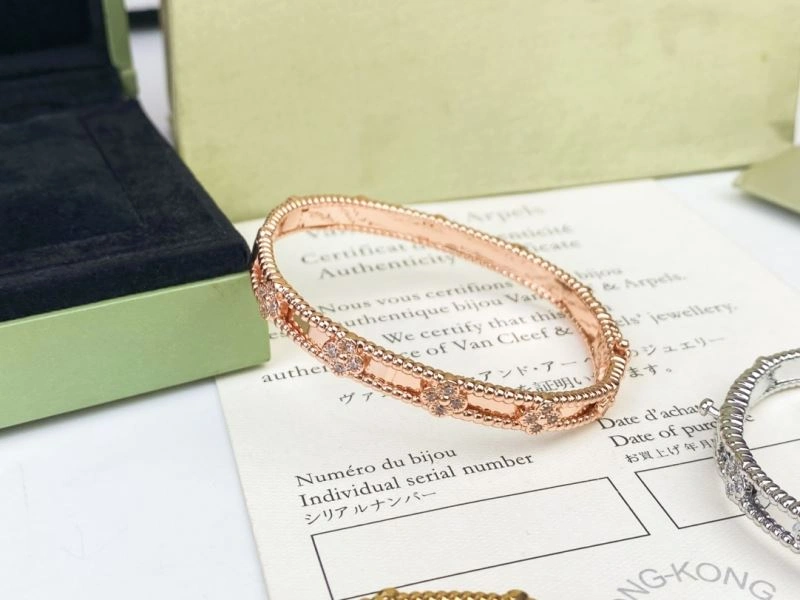 Efficient Vca Bracelets 255312