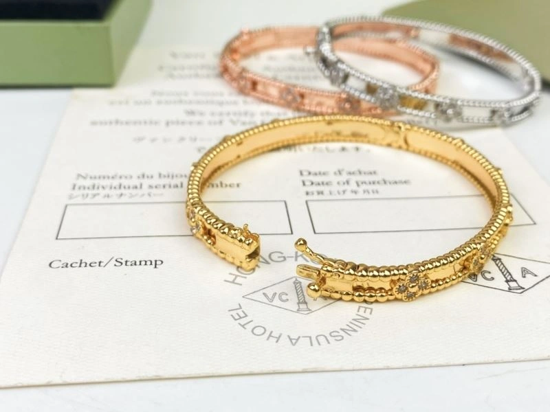 Efficient Vca Bracelets 255312