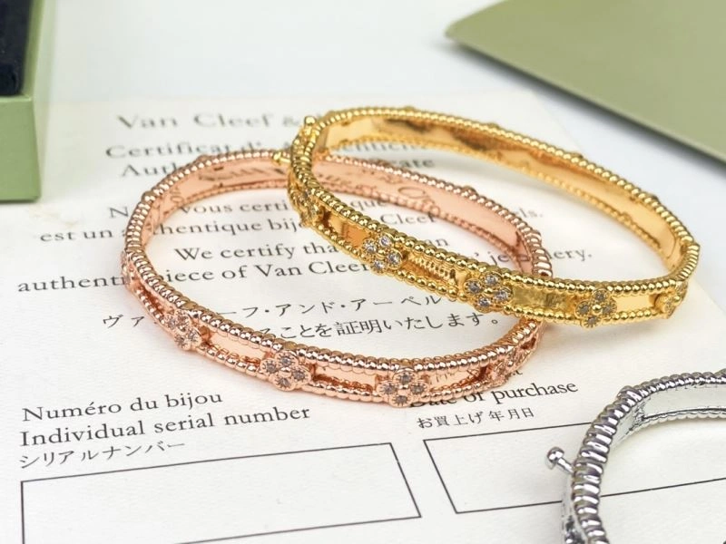 Efficient Vca Bracelets 255312