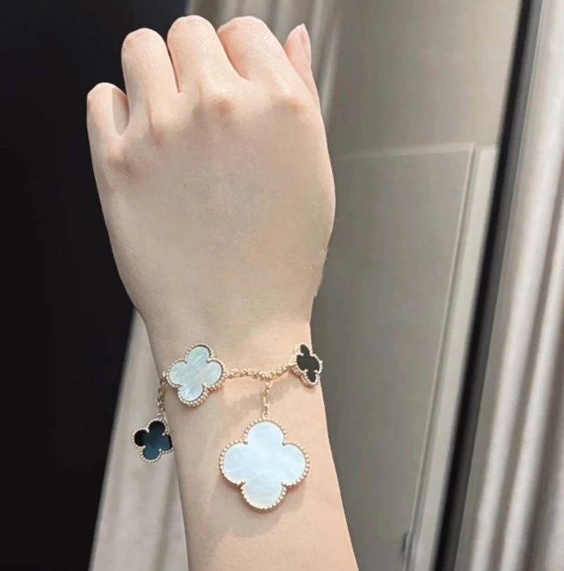 Vca Bracelets UrbanChic 255293
