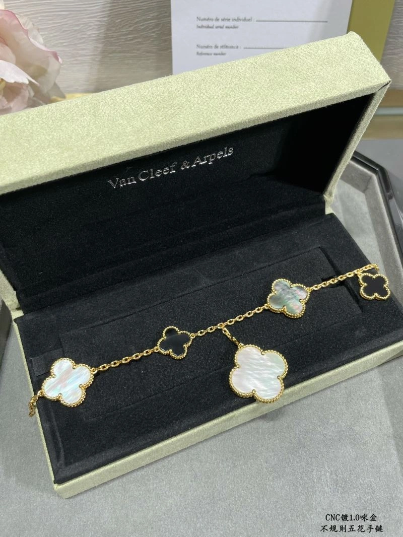 Vca Bracelets UrbanChic 255293