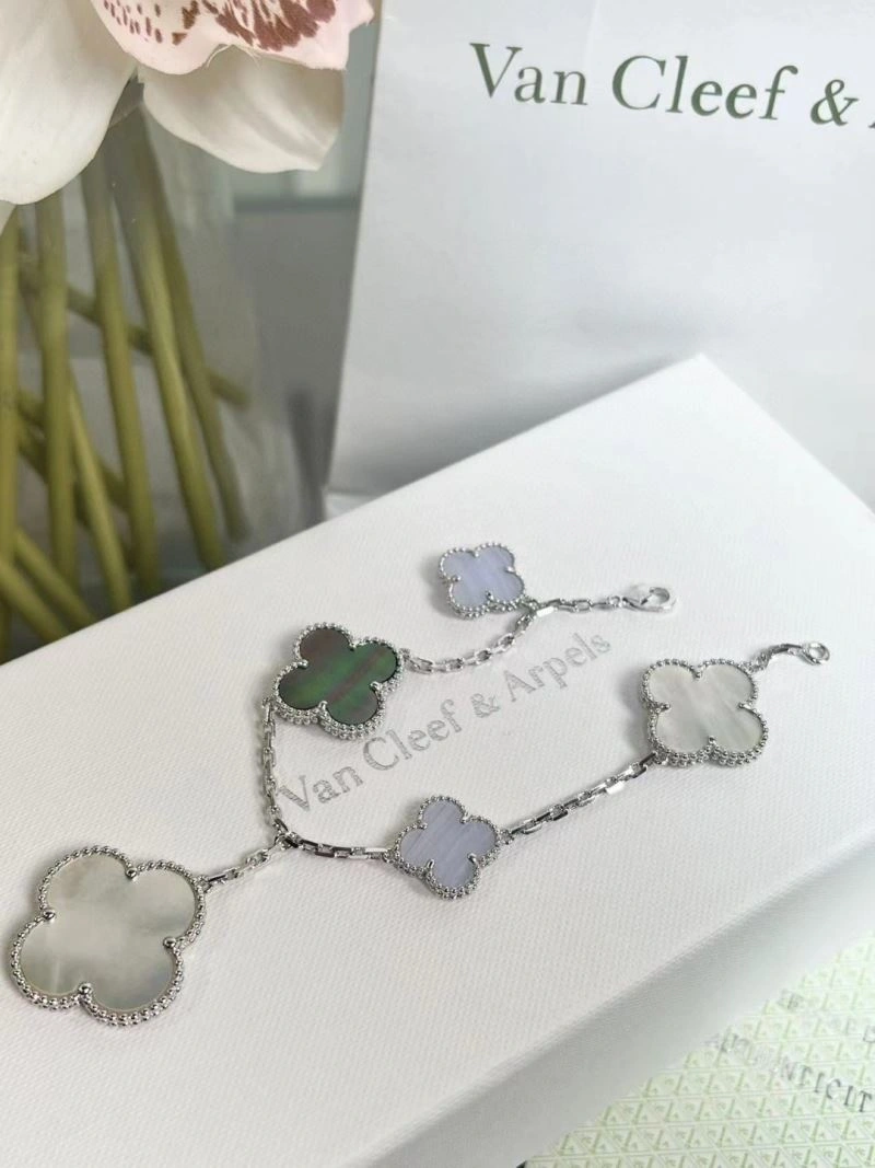 FreshLook Vca Bracelets 255278
