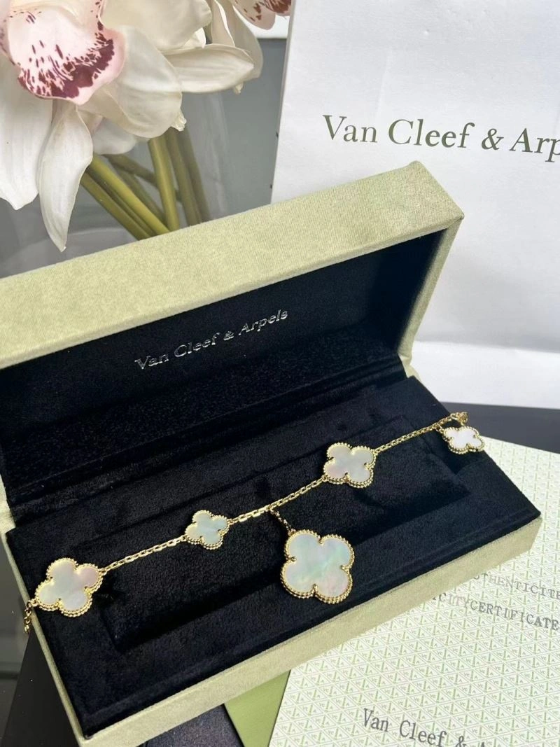 Minimalist Vca Bracelets 255285