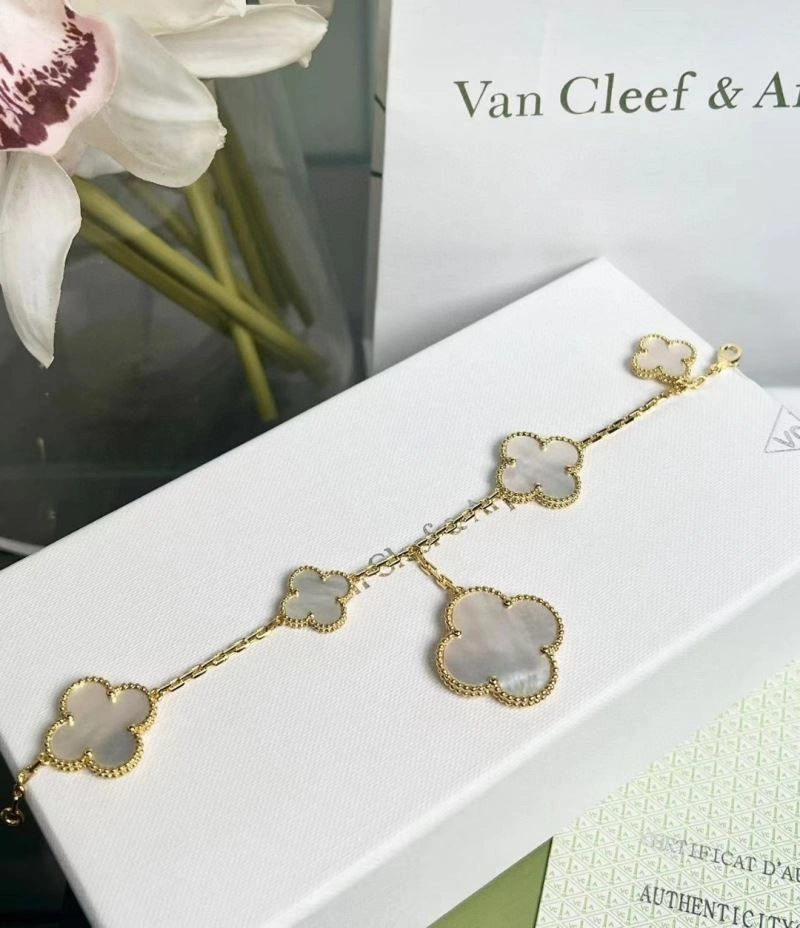 Minimalist Vca Bracelets 255285