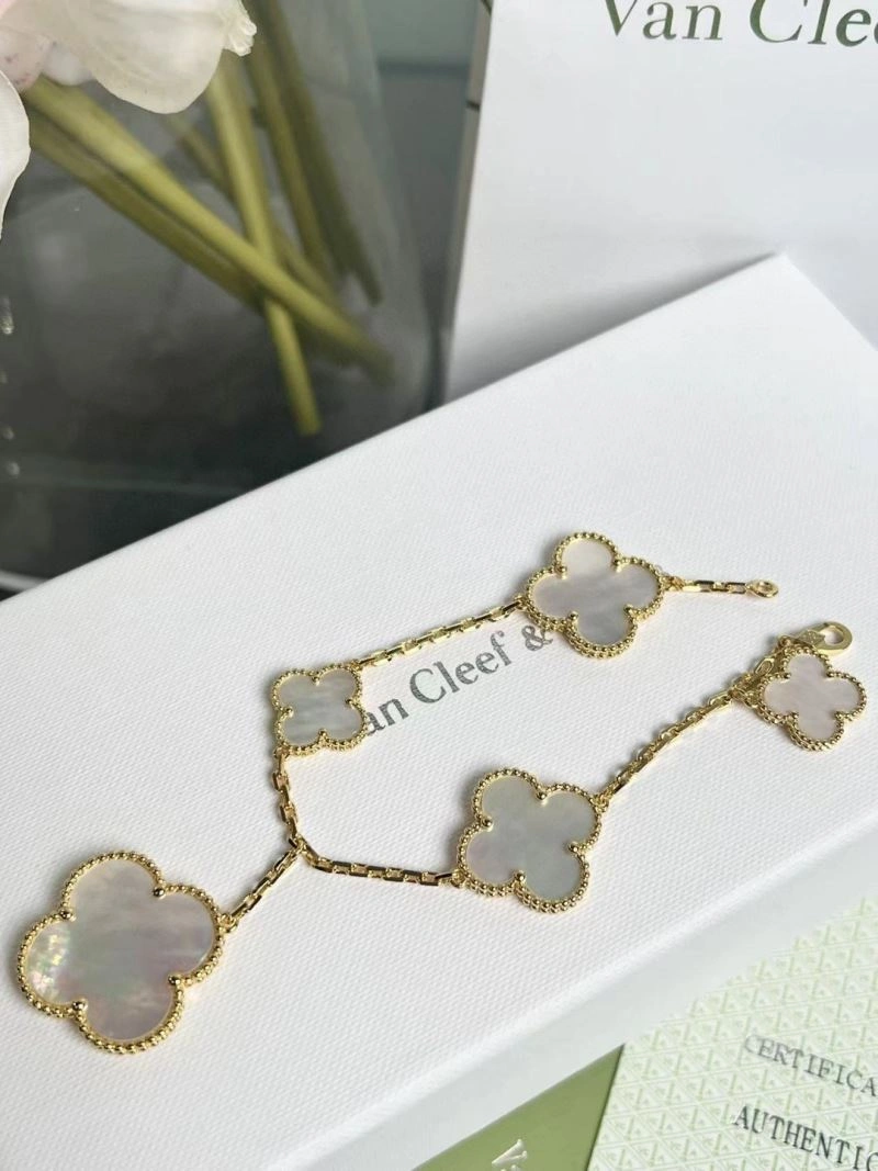 Minimalist Vca Bracelets 255285