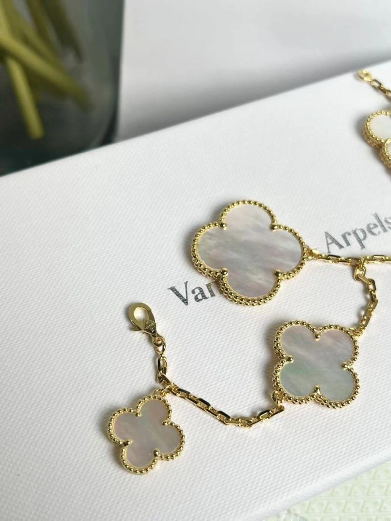 Minimalist Vca Bracelets 255285