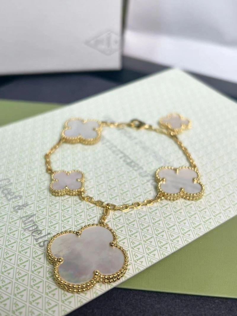 Minimalist Vca Bracelets 255285