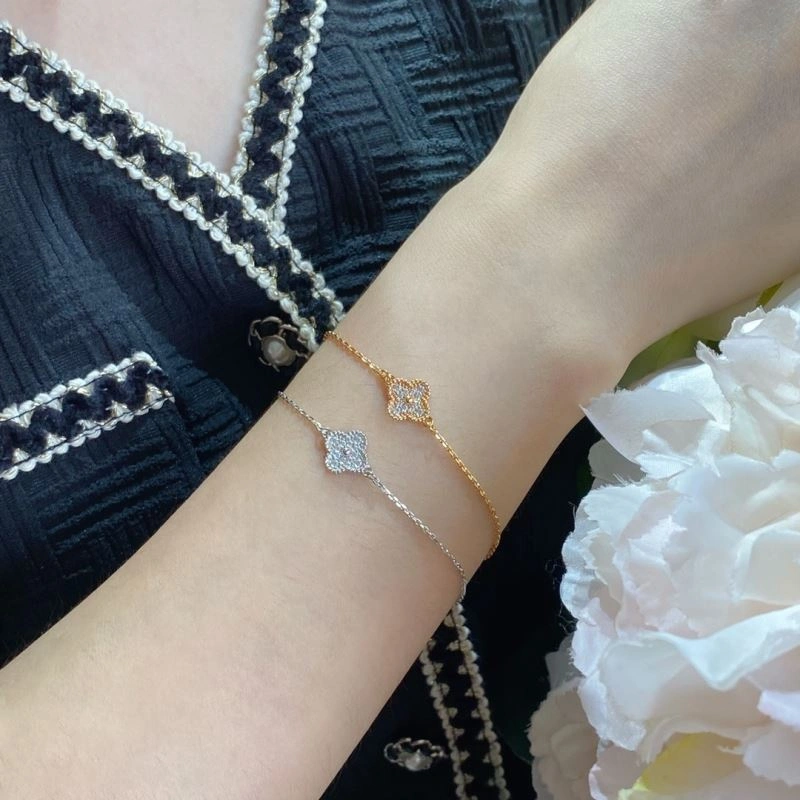 Lightweight Vca Bracelets 255295